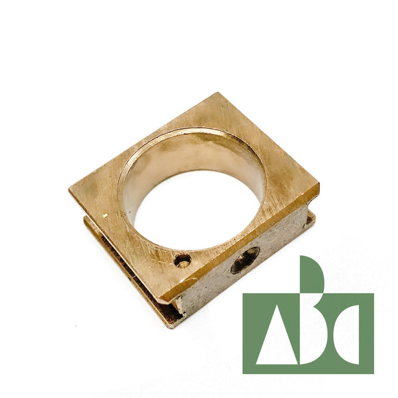 105166000 SQUARE SLEEVE